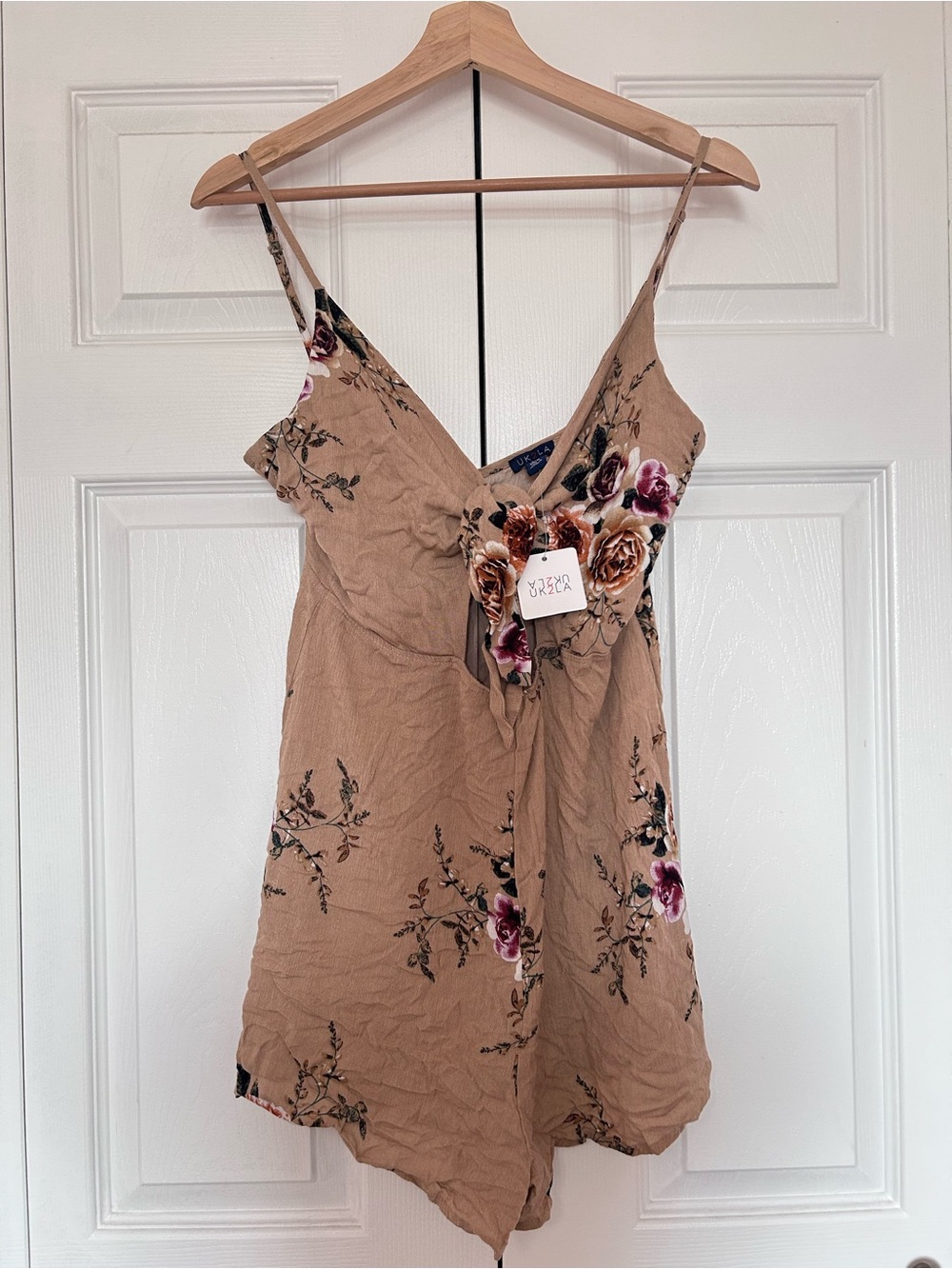 Romper Floral V-Neck Spaghetti Strap in Tan with Pink & Brown Flowers Size L/G